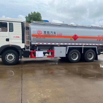 26方油罐车与搅拌车 工程物流的黄金搭档